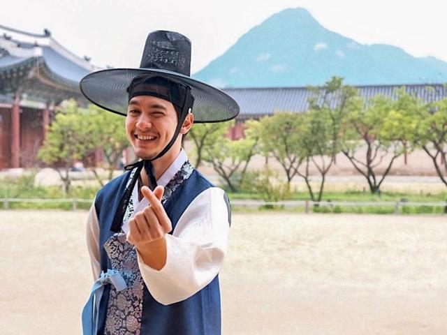 Alden Richards wearing a hanbok in South Korea