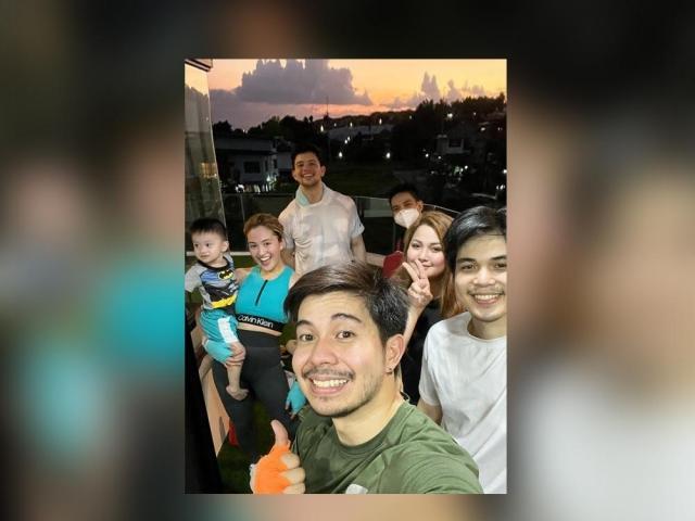 Julie Anne San Jose and Rayver Cruz in Tagaytay