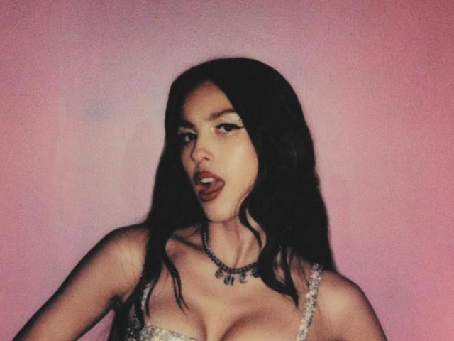 Olivia Rodrigo tours around Manila