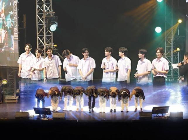 'My School President' stars