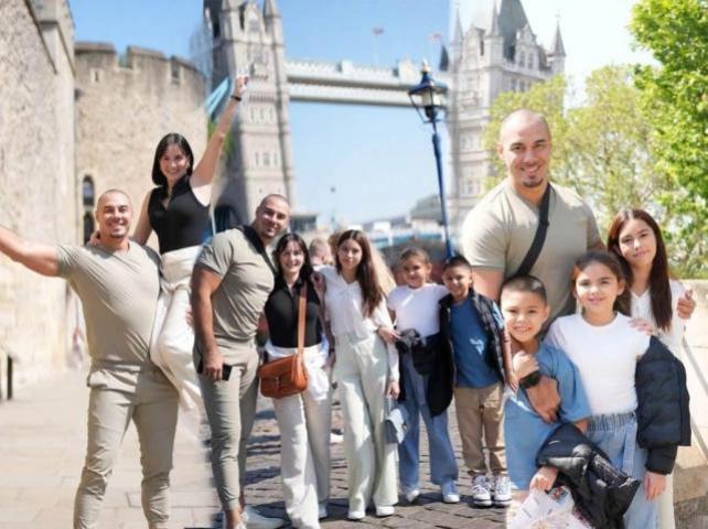 Doug Kramer Chesca Garcia Kendra Kramer Scarlett Kramer Gavin Phoenix Kramer