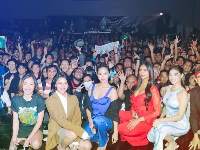 Bianca Umali, Faith Da Silva, Angel Guardian, and Rhian Ramos with fans
