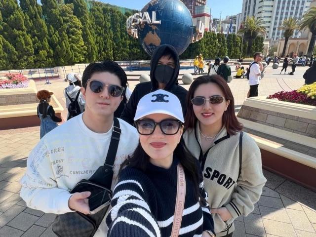 Carmina Villarroel and family