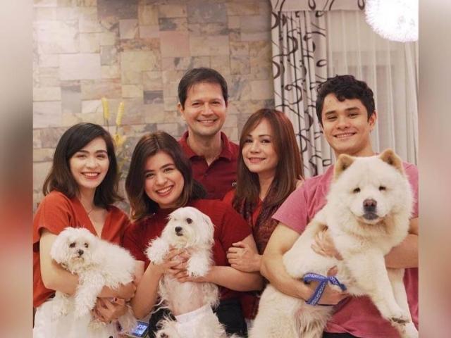 Jestoni Alarcon's happy and beautiful family