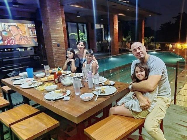 Doug Kramer Chesca Garcia Scarlett Kramer Kendra Kramer Gavin Kramer   