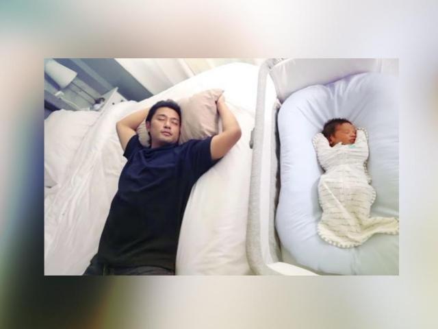 Adorable sleeping photos of celebrity dads with their babies 