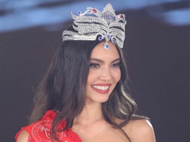 Miss Globe Maureen Montagne