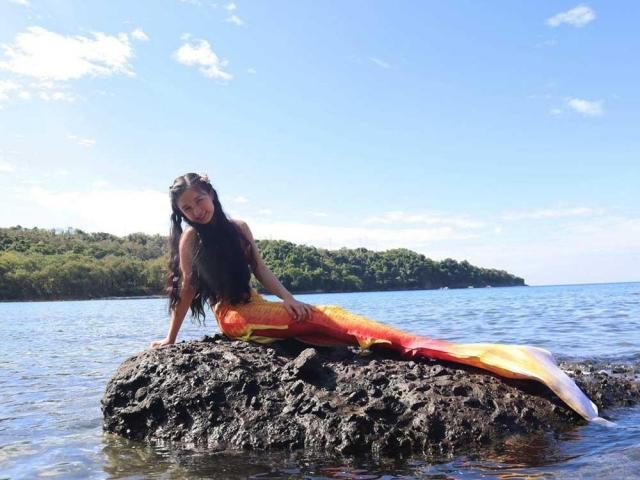 Sofia Pablo and Allen Ansay in 'Raya Sirena'