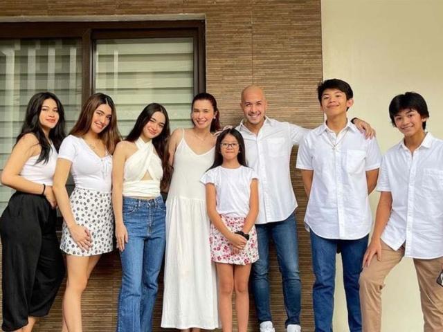 Sunshine Cruz and Macky Mathay modern family