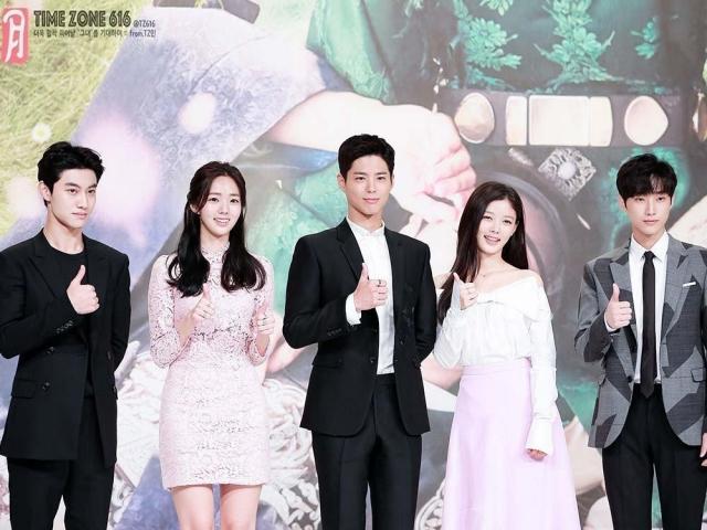 Love in the Moonlight Cast