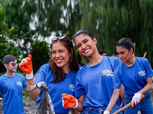 Sparkle artists at the 'Kapuso at Kasambuhay ng Kalikasan' coastal cleanup