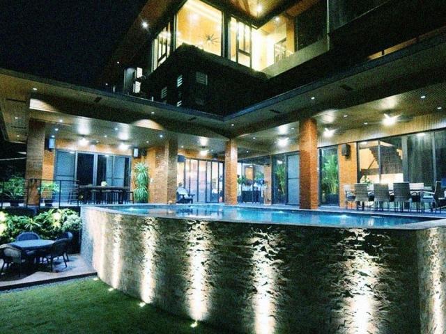 Celebrities flaunt their dream houses