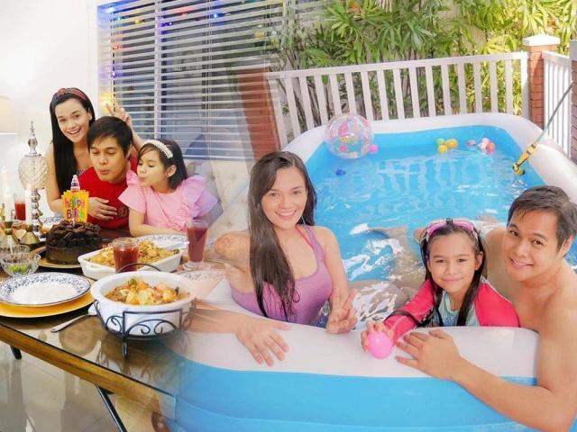 Yasmien Kurdi and family