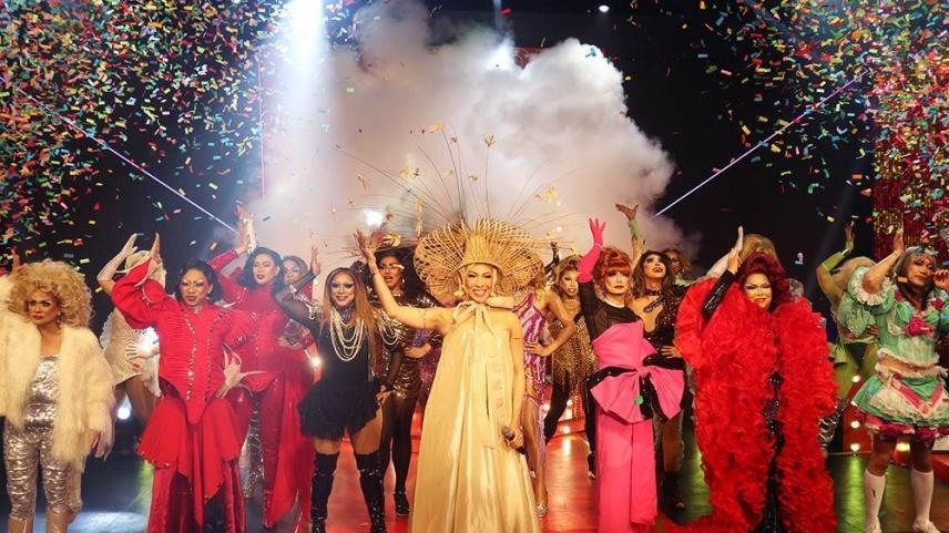 Vice Ganda, Vhong Navarro, Jhong Hilario, Jugs Jugueta, Teddy Corpuz, Ryan Bang with drag queens