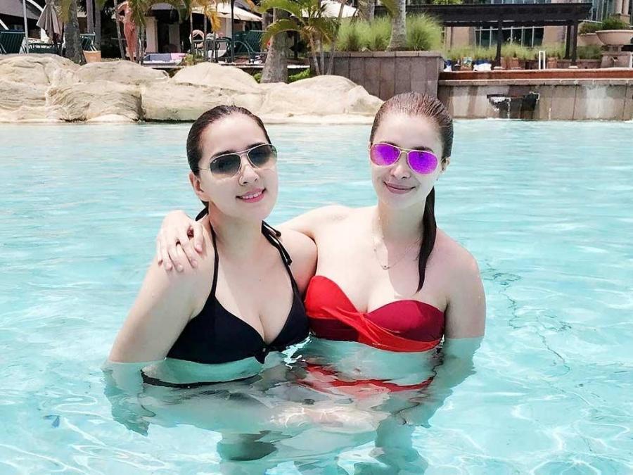 In Photos Ara Mina And Sunshine Cruz Flaunt Bikini Bodies In Brunei Gma Entertainment 