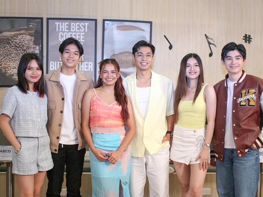 Zephanie and other Sparkle stars at MAKA story conference