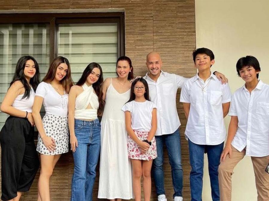 Sunshine Cruz and Macky Mathay modern family