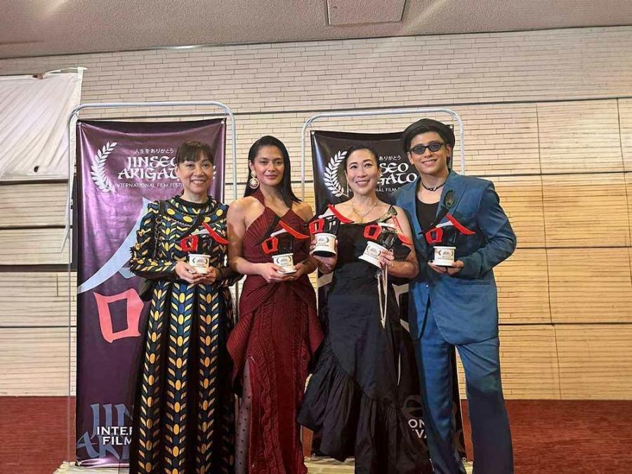 atty Annette Gozon-Valdes and Tracy Garcia together with the Sparkle artists