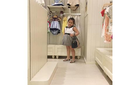 Ayesha shopping