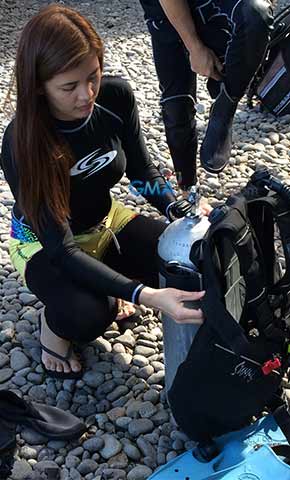 'Kambal Sirena' stars suit up for diving
