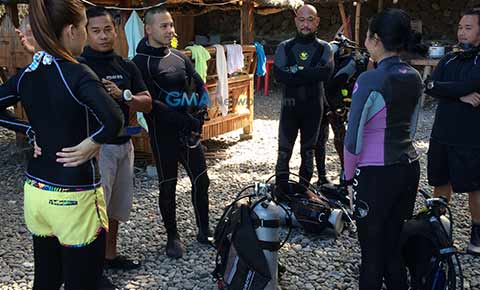'Kambal Sirena' stars suit up for diving