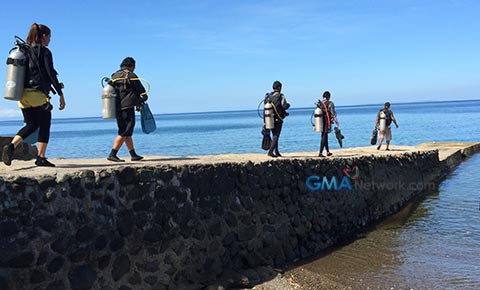 'Kambal Sirena' stars suit up for diving