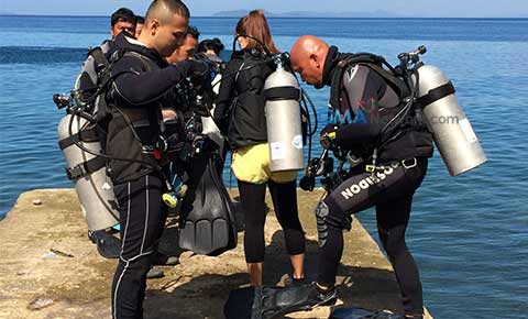 'Kambal Sirena' stars suit up for diving