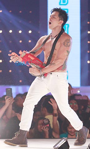 Hot alert: Shirtless Kapuso hunks