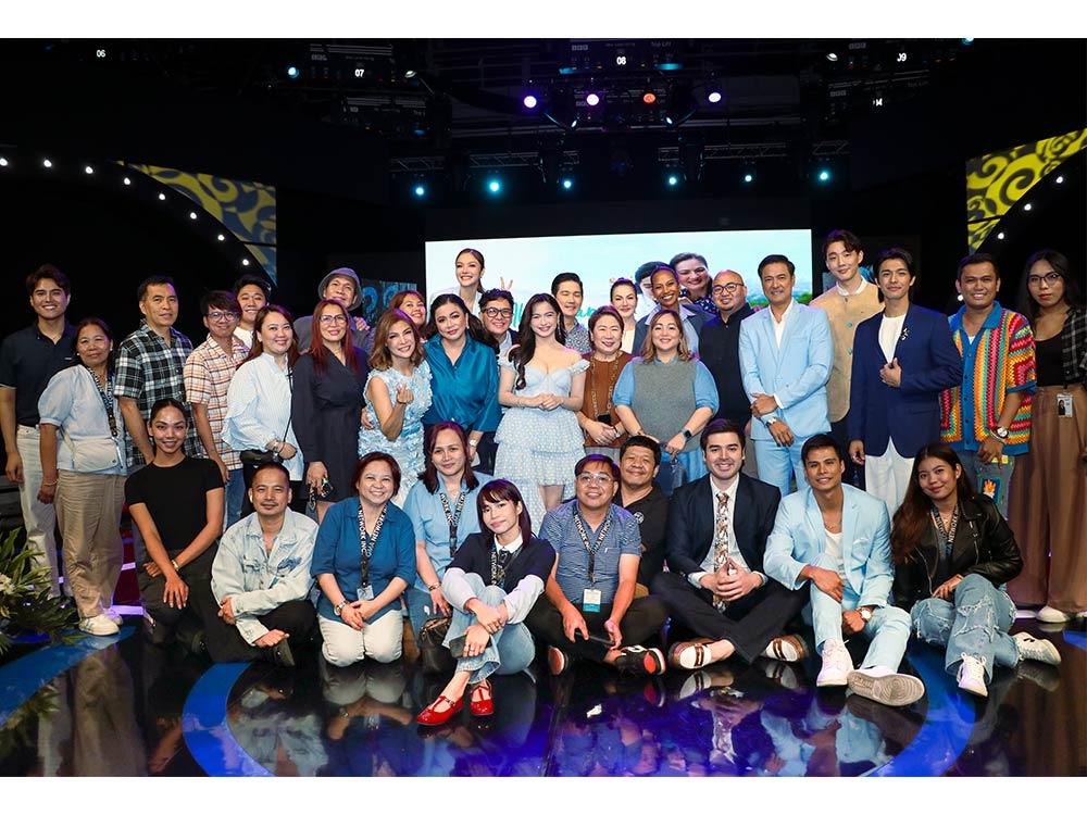 Abot-Kamay Na Pangarap team with GMA executives