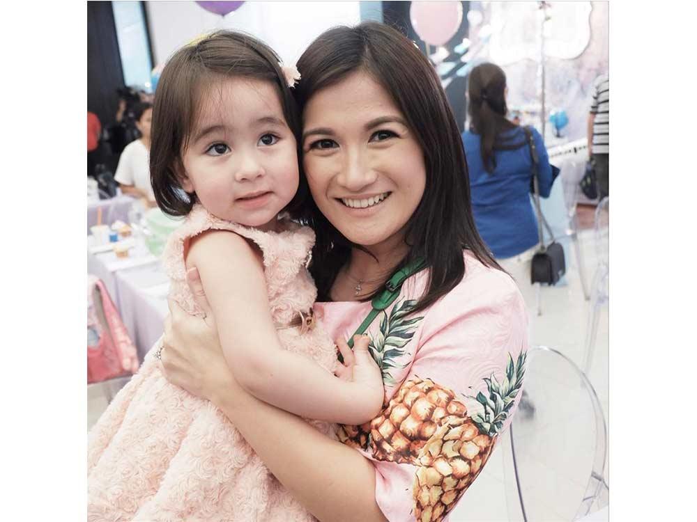 Scarlet Snow Belo