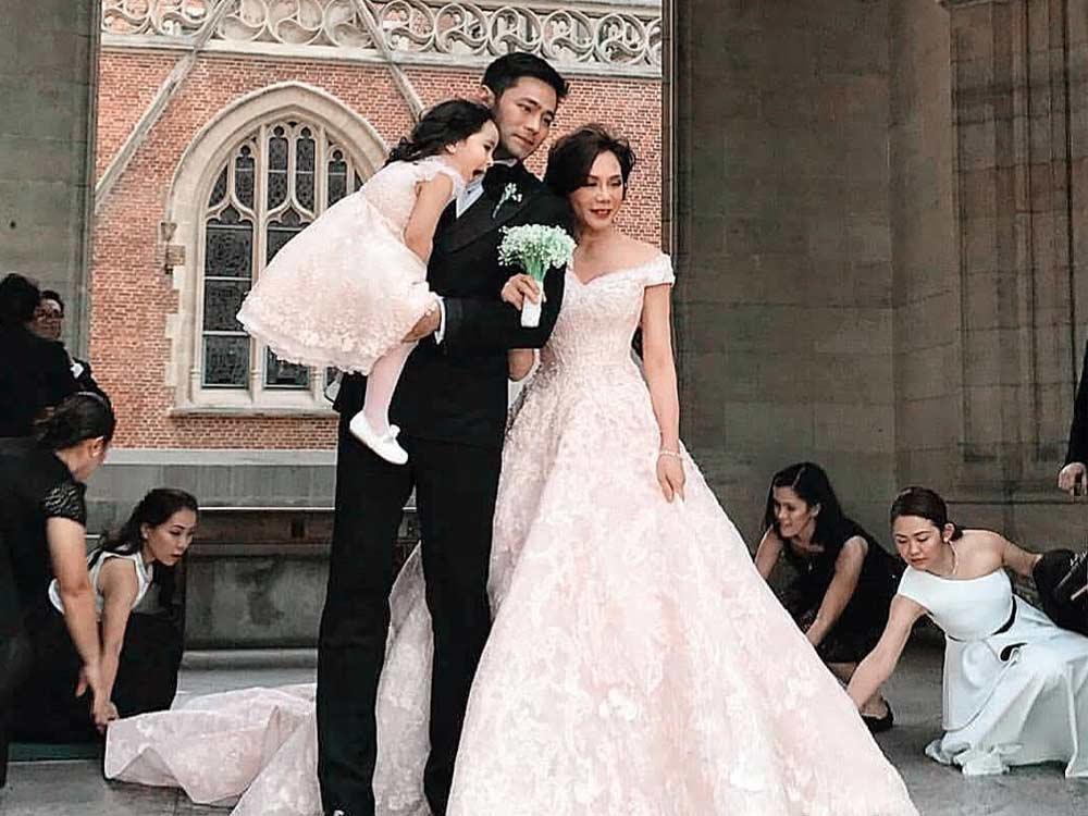  Vicki, Hayden, Scarlet Snow