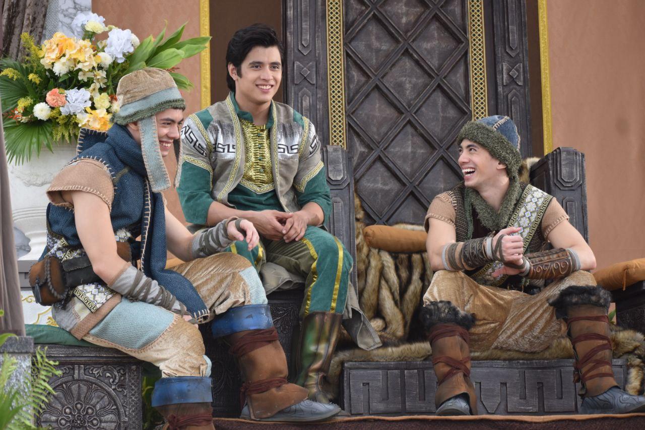 Kelvin Miranda as Adamus