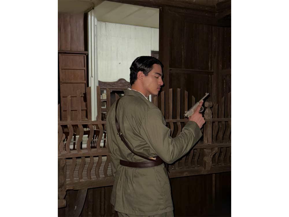 Akio at ang kanyang baril