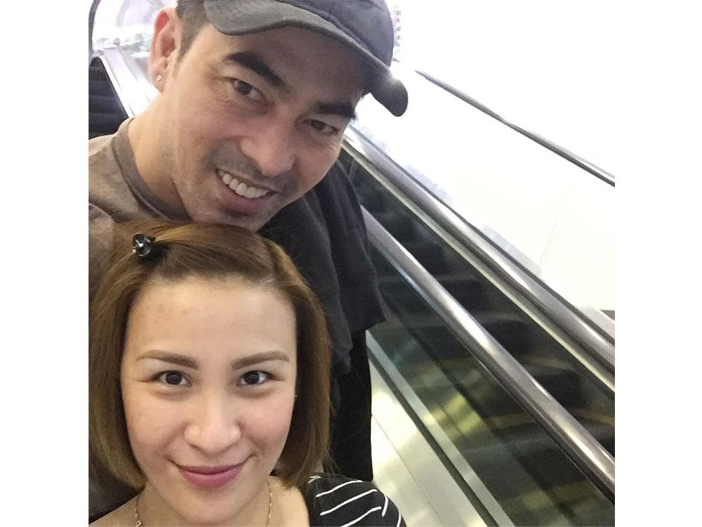 Look Jay Manalo And His Beautiful Wife Gma Entertainment 