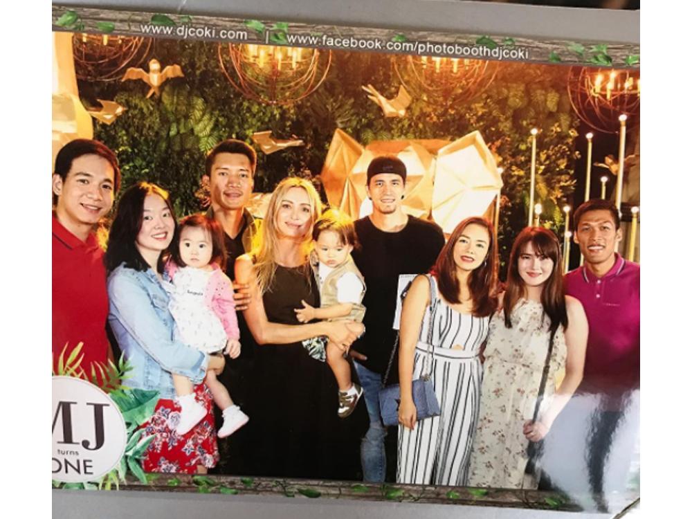 Chris Tiu and family