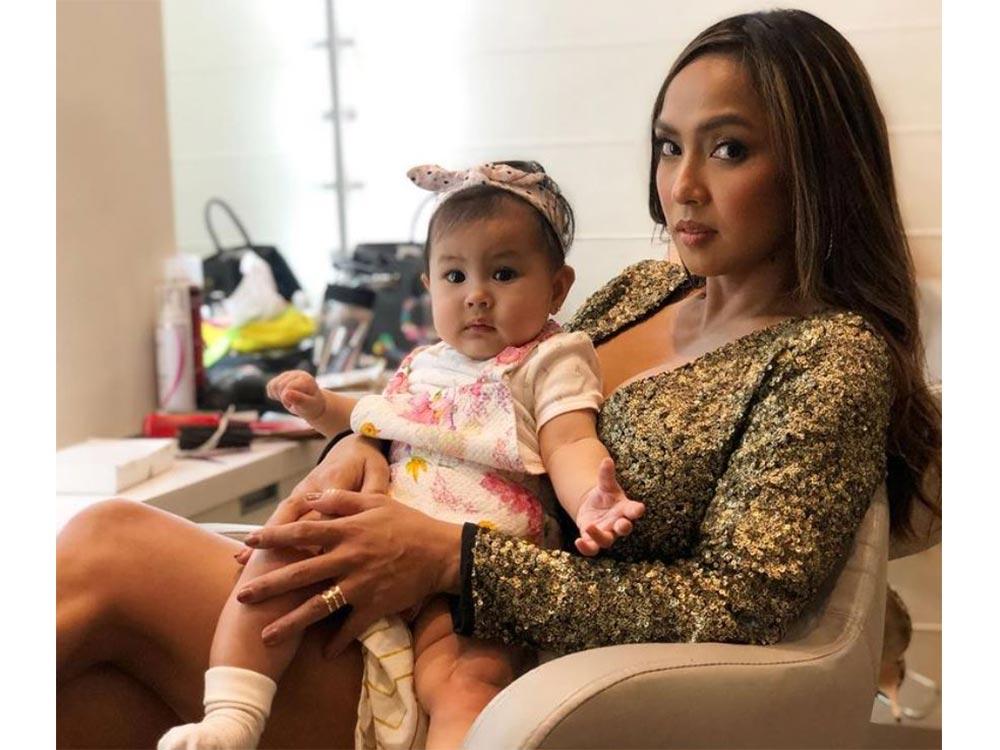 Rochelle as a babysitter and at the same time a working mom