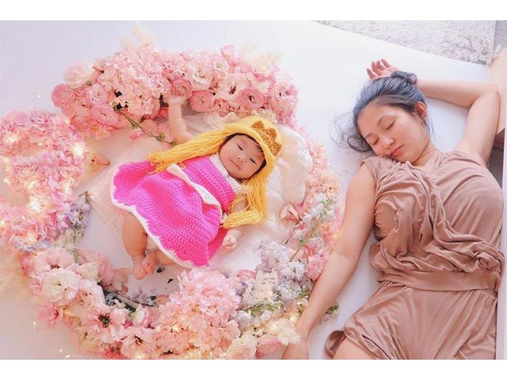 Sheena Halili as a sleepy mom