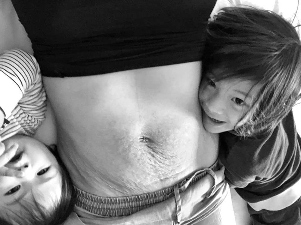 Viy Cortez flaunts stretch marks and tummy in new post