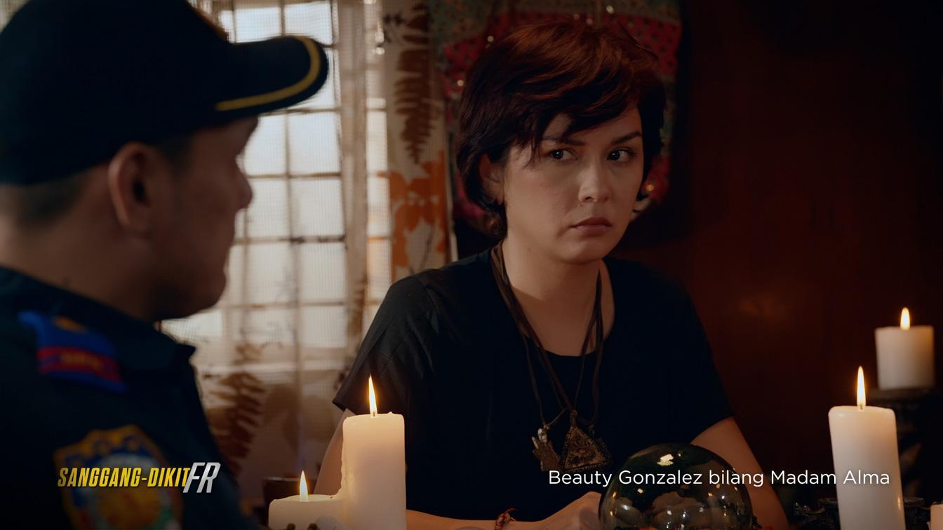 Beauty Gonzalez bilang Madam Alma