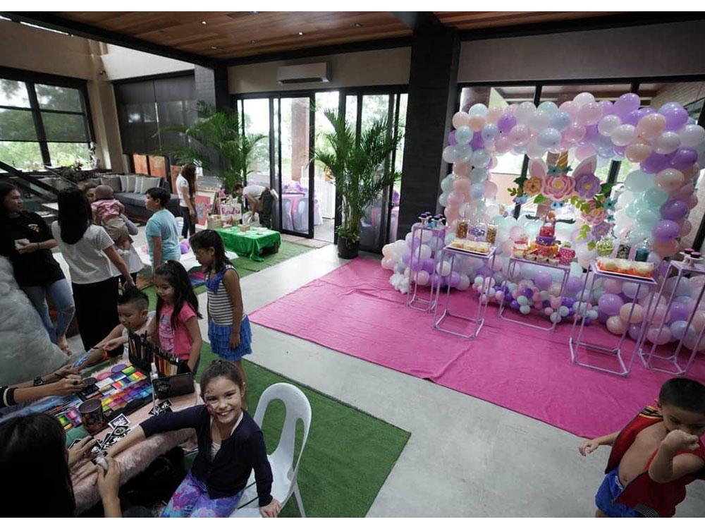 A tour of Chesca and Doug Kramer's big mansion! GMA Entertainment