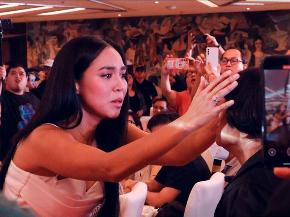 Aicelle Santos as Elsa