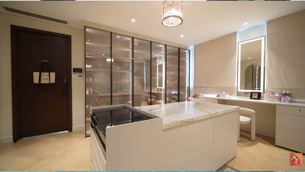 Walk-in closet
