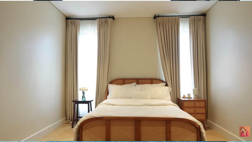 Second floor guest room