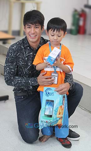Aljur Abrenica gives back on his birthday