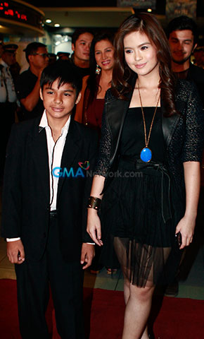 At the advance screening and press conference of 'Indio'