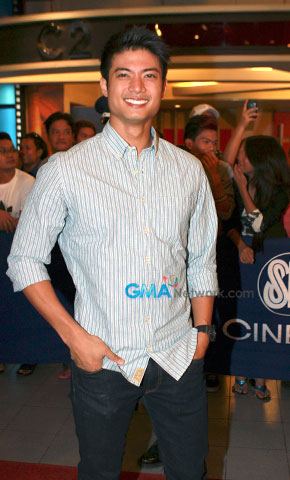 At the red carpet premiere of 'Sosy Problems'