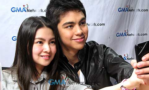 Barbie and Derrick's moments at the GMANetwork Live Chat