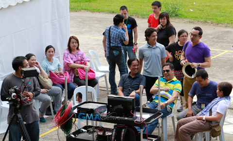 Behind the scenes of the shoot for this year’s Kapuso Christmas campaign