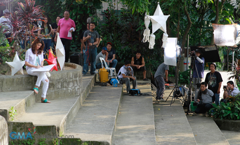 Behind the scenes of the shoot for this year’s Kapuso Christmas campaign