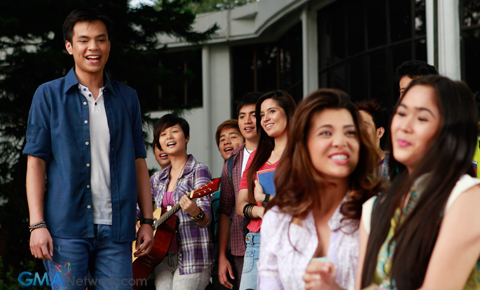 Behind the scenes of the shoot for this year’s Kapuso Christmas campaign